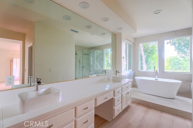 Detail Gallery Image 43 of 55 For 21016 Mendenhall Ct, Topanga,  CA 90290 - 5 Beds | 4/1 Baths