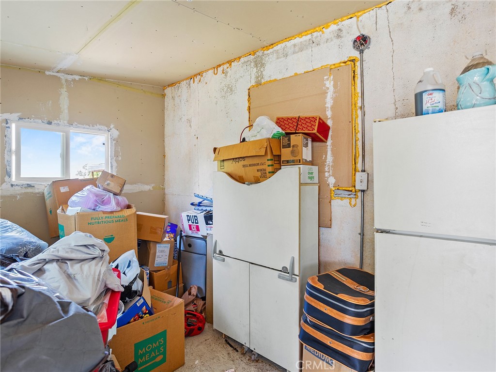 https://media.crmls.org/medias/b2d28180-9cea-4ae9-99e5-6a6a225526eb.jpg?preset=X-Large
