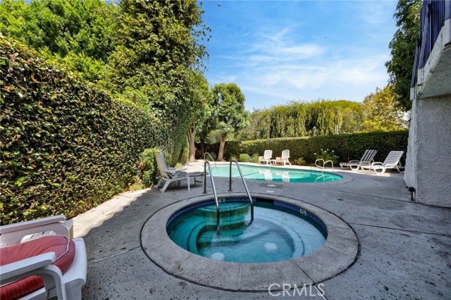 4249 LONGRIDGE Avenue, Studio City CA: https://media.crmls.org/medias/b2d32bdf-79f2-4a2d-95ac-5daed04ea2a3.jpg