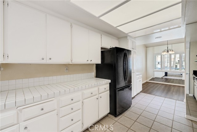 Kitchen extends to breakfast nook