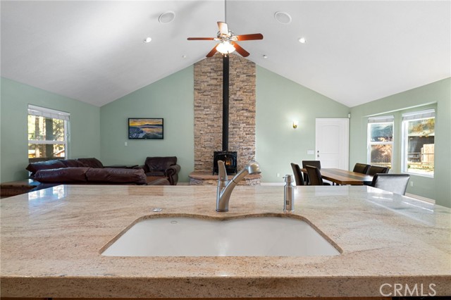 Detail Gallery Image 4 of 37 For 301 S Shakespeare Ln, Big Bear City,  CA 92314 - 3 Beds | 2 Baths