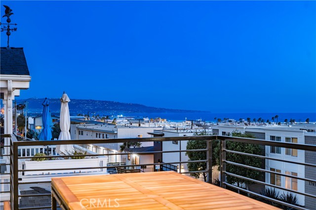 1820 Manhattan Avenue, Hermosa Beach, California 90254, 5 Bedrooms Bedrooms, ,6 BathroomsBathrooms,Residential,Sold,Manhattan,SB22093926