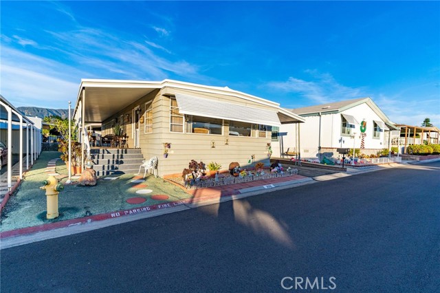 Detail Gallery Image 3 of 41 For 4095 Fruit St #328,  La Verne,  CA 91750 - 2 Beds | 2 Baths