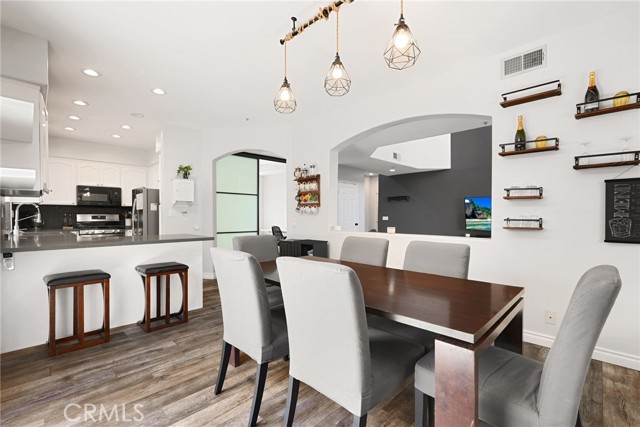 Detail Gallery Image 14 of 48 For 9400 1/2 Noble, North Hills,  CA 91343 - 5 Beds | 3 Baths