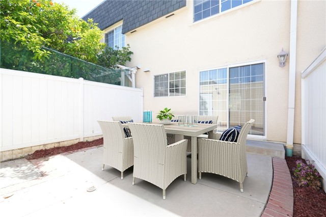 19211 Haynes Street, Reseda CA: https://media.crmls.org/medias/b2d52a8c-287c-4d83-8efc-05ecfb74aafd.jpg