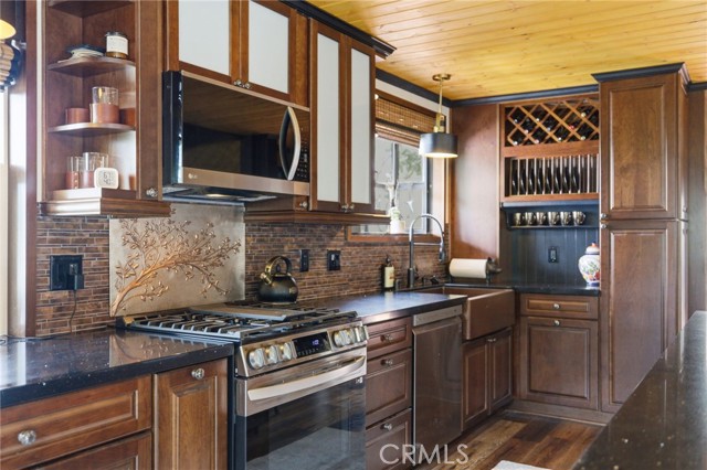 Detail Gallery Image 8 of 50 For 170 Fir Ter, Cedar Glen,  CA 92321 - 3 Beds | 2/1 Baths