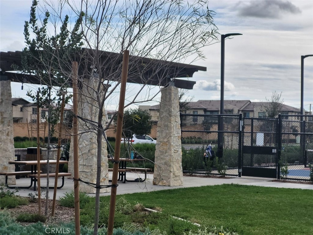 https://media.crmls.org/medias/b2d583e2-8f6c-4f7d-9f11-3ab0da946acb.jpg?preset=X-Large