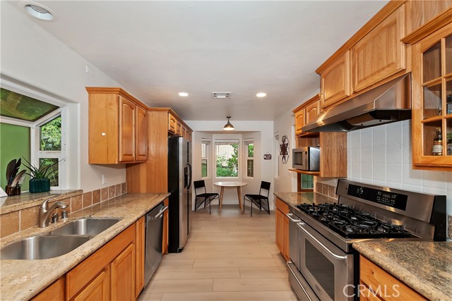 24586 Horst Drive, Crestline CA: https://media.crmls.org/medias/b2d60d01-0a35-4818-94e1-b04a4d86d882.jpg