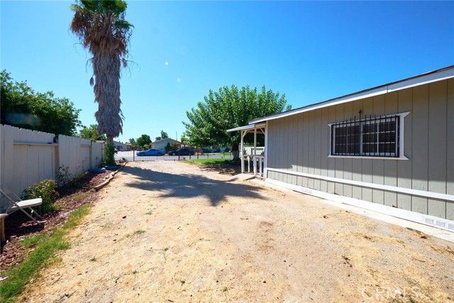 Detail Gallery Image 4 of 5 For 2904 Maple Ave, Merced,  CA 95348 - 2 Beds | 1 Baths