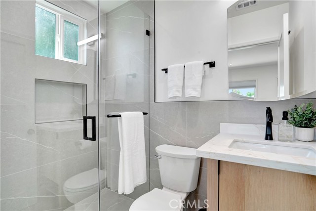 Detail Gallery Image 21 of 30 For 6438 Lindley Ave, Reseda,  CA 91335 - 3 Beds | 2 Baths