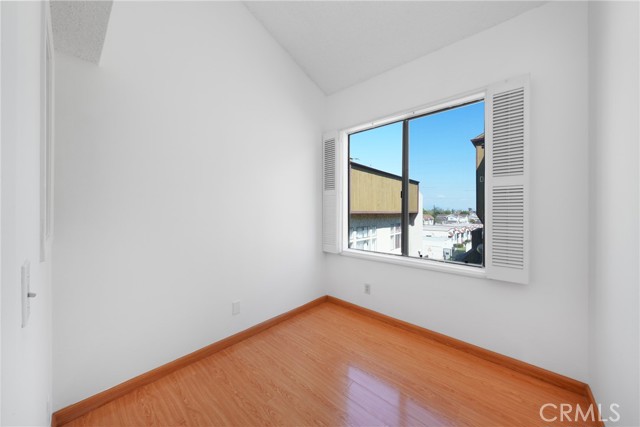 Detail Gallery Image 12 of 26 For 1026 S Marengo Ave #4,  Alhambra,  CA 91803 - 3 Beds | 2/1 Baths