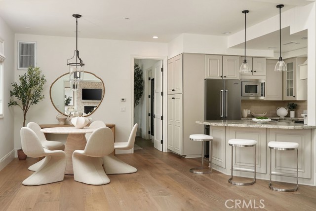 412 1/2 Goldenrod Avenue, Corona del Mar CA: https://media.crmls.org/medias/b2d7dd5a-afde-4982-b271-ea53abea2dbe.jpg