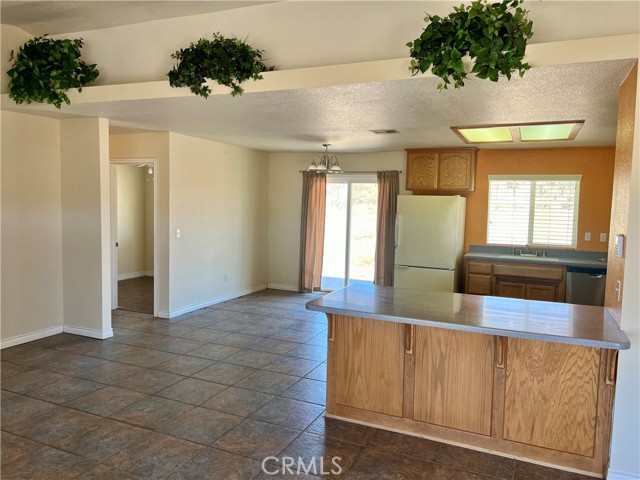 Detail Gallery Image 4 of 10 For 25625 Rancho St, Apple Valley,  CA 92308 - 3 Beds | 2 Baths