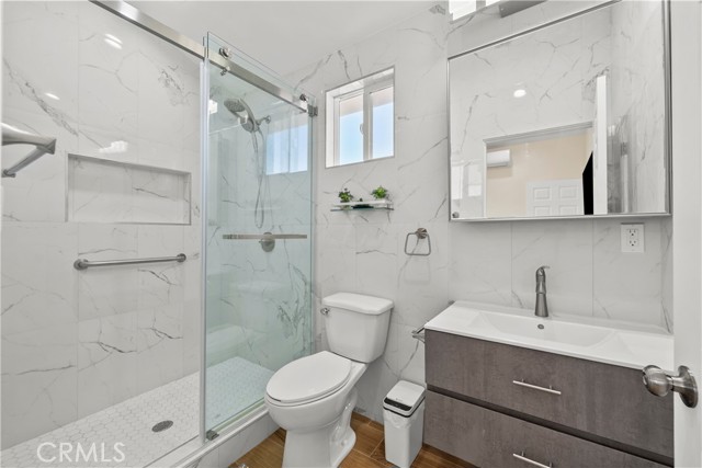 Detail Gallery Image 6 of 33 For 6920 1/2 Loma Verde, Canoga Park,  CA 91303 - 3 Beds | 3 Baths