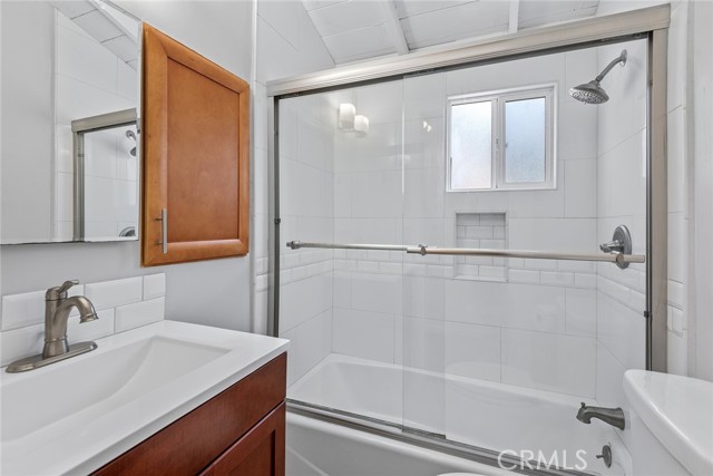 Detail Gallery Image 12 of 22 For 10624 Bloomfield #a St, Toluca Lake,  CA 91602 - 1 Beds | 1 Baths