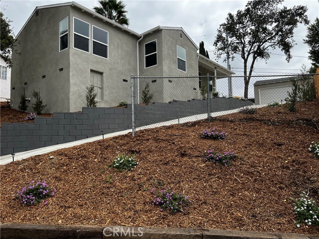 11508 Kamloops Street photo 5