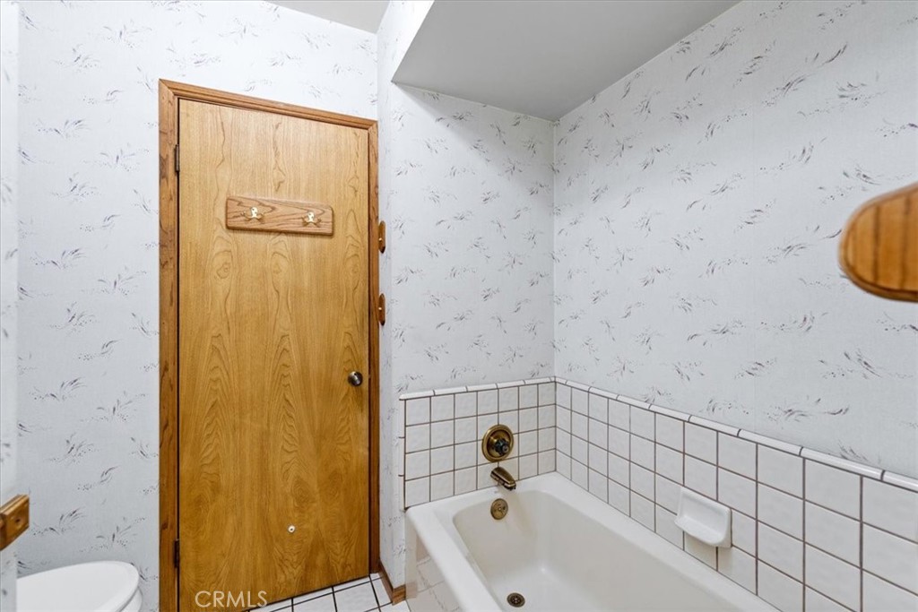 https://media.crmls.org/medias/b2d9f41f-8d56-44a2-8d71-3da9e21bbf48.jpg?preset=X-Large