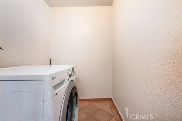 1616 Granville Avenue # 303, Los Angeles, California 90025, 2 Bedrooms Bedrooms, ,2 BathroomsBathrooms,Residential Lease,For Rent,1616 Granville Avenue # 303,CRDW24235196