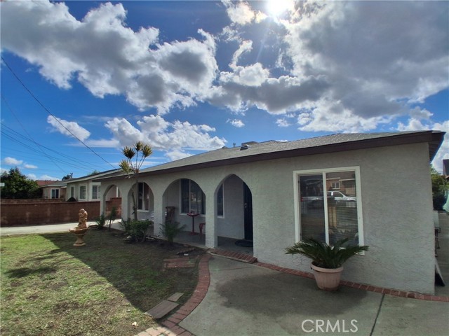 Detail Gallery Image 3 of 23 For 10427 Kewen, Pacoima,  CA 91331 - 3 Beds | 2 Baths