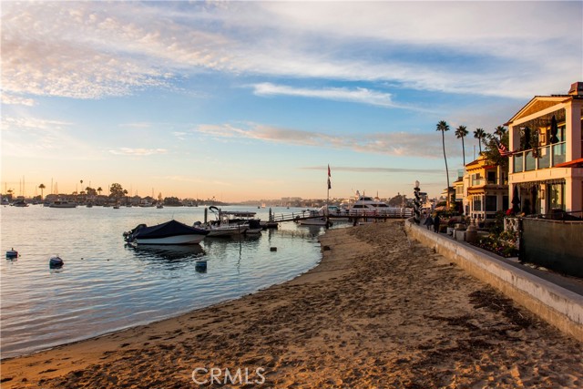 Detail Gallery Image 27 of 29 For 404 S Bay Front, Newport Beach,  CA 92662 - 4 Beds | 2 Baths