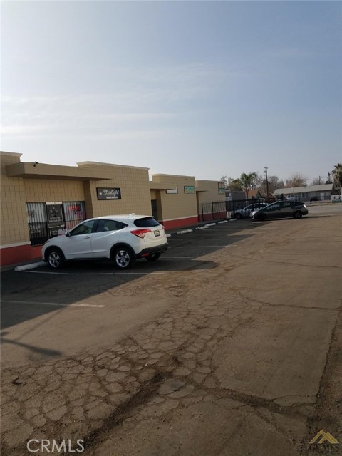 126 Chester Avenue, Bakersfield, California 93301, ,Commercial Sale,For Sale,126 Chester Avenue,CRSR23211081