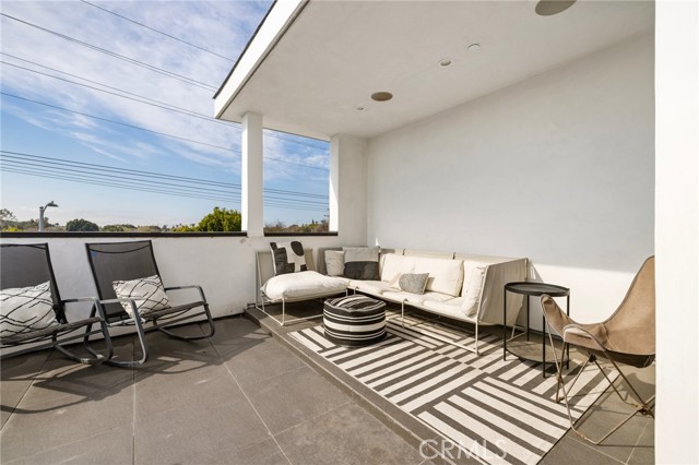 3660 Beethoven Street, Los Angeles CA: https://media.crmls.org/medias/b2db3339-71bb-4eaa-a354-aa606721d65f.jpg