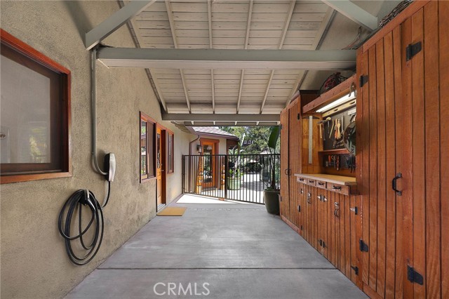 5866 Varna Avenue, Valley Glen CA: https://media.crmls.org/medias/b2db42f7-8601-4171-9eb9-920cd4cfec31.jpg