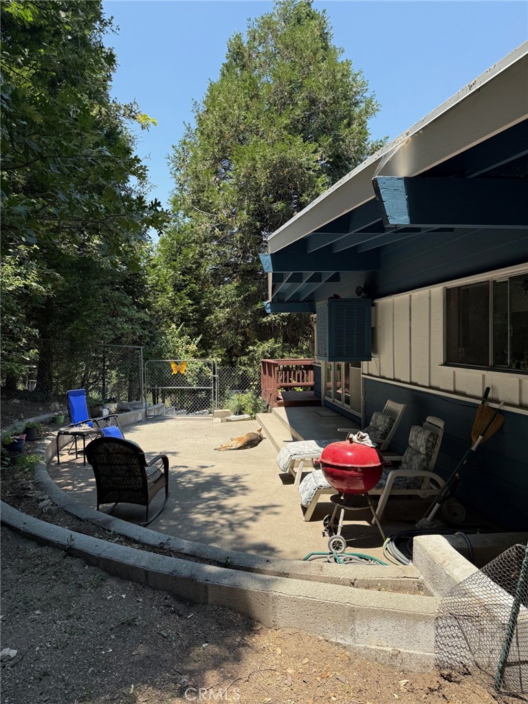 https://media.crmls.org/medias/b2dbbde4-fdbd-4e98-90f2-af4fb63d094a.jpg?preset=X-Large