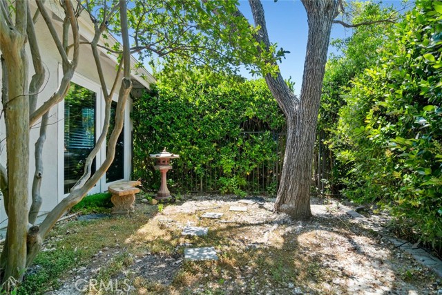 20451 Bermuda Street, Chatsworth CA: https://media.crmls.org/medias/b2dbe0ba-79f4-47c1-974e-159667ae378b.jpg