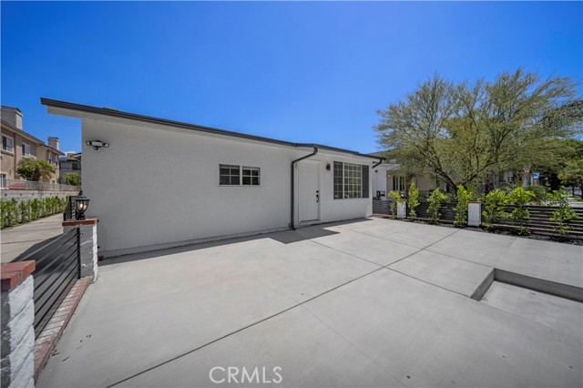 Detail Gallery Image 2 of 25 For 252 W Tujunga Ave, Burbank,  CA 91502 - 3 Beds | 2 Baths