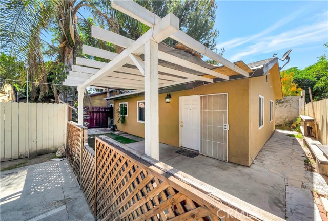 6929 1/2 Amigo Avenue, Reseda CA: https://media.crmls.org/medias/b2dcbf67-e967-45f4-aa06-58231d13e28c.jpg