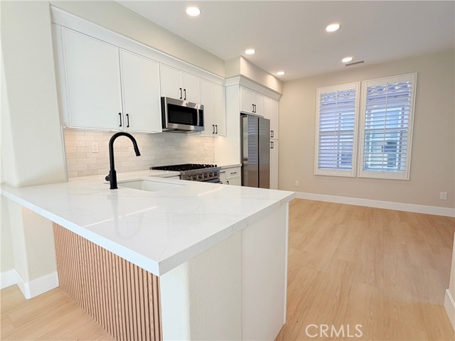 Detail Gallery Image 10 of 34 For 302 Tall Oak, Irvine,  CA 92603 - 3 Beds | 3/1 Baths