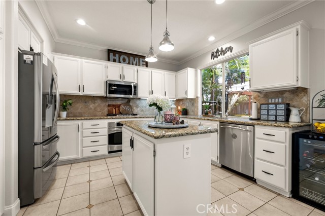 68 Radiance Lane, Rancho Santa Margarita CA: https://media.crmls.org/medias/b2de4627-a489-4e5f-87c7-c3a8a1e0a3fa.jpg