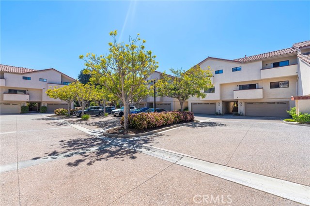 4 Santa Cruz Court, Manhattan Beach CA: https://media.crmls.org/medias/b2dec482-cf6f-43a2-911c-c58b16d2bfdb.jpg