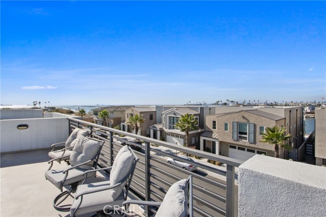 208 Ocean Place, Seal Beach CA: https://media.crmls.org/medias/b2ded75b-74c8-4e57-9928-bedd5f85a311.jpg