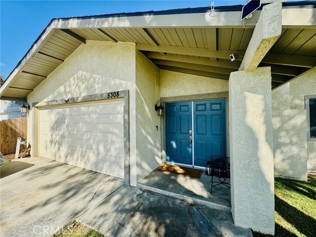 Detail Gallery Image 4 of 28 For 5308 Eastridge Ct, Bakersfield,  CA 93306 - 3 Beds | 2/1 Baths