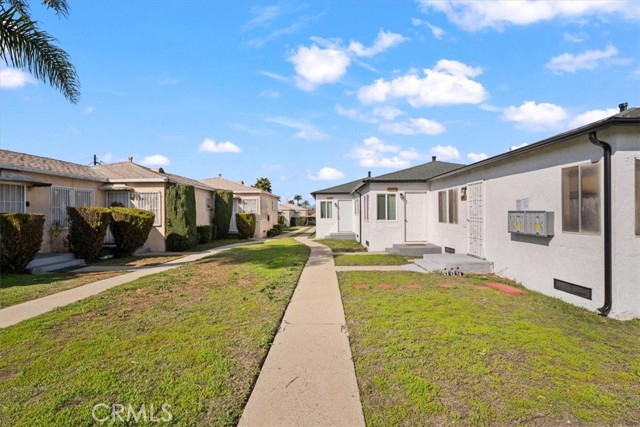 Detail Gallery Image 3 of 9 For 1525 W 105th St, Los Angeles,  CA 90047 - – Beds | – Baths