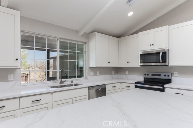 7087 W Avenue A, Rosamond CA: https://media.crmls.org/medias/b2e24406-96bd-4c4d-b3fd-6256bc065f9c.jpg