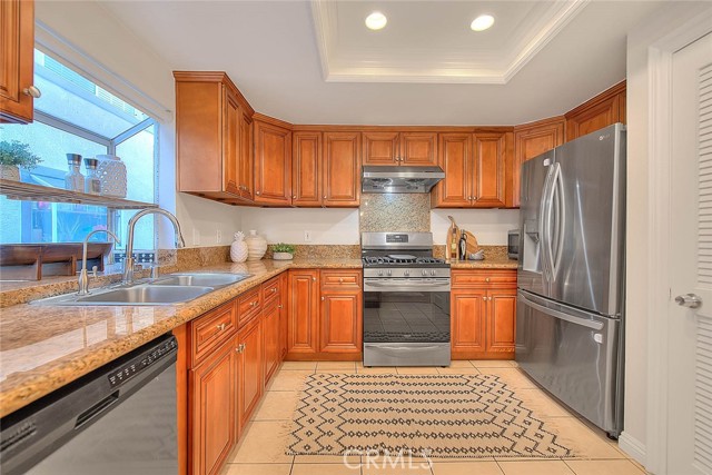 Detail Gallery Image 11 of 43 For 32 N Almansor St #D,  Alhambra,  CA 91801 - 3 Beds | 3 Baths