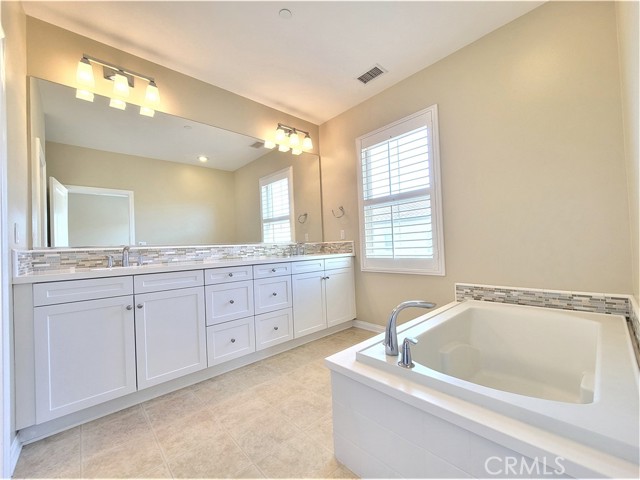 Detail Gallery Image 15 of 29 For 135 Overbrook, Irvine,  CA 92620 - 3 Beds | 2/1 Baths