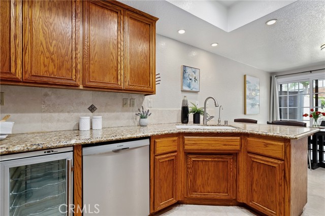 Detail Gallery Image 13 of 34 For 971 S Rim Crest Dr #1,  Anaheim Hills,  CA 92807 - 2 Beds | 2 Baths