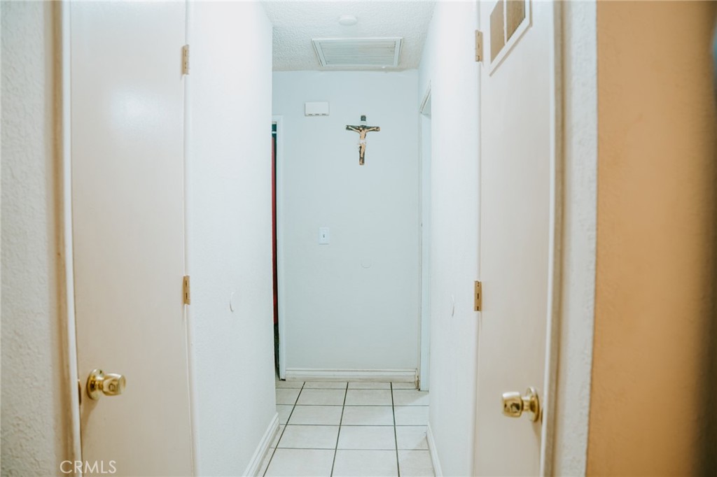 https://media.crmls.org/medias/b2e305a2-8026-4f1c-8b85-4ddf7acfe4b9.jpg?preset=X-Large