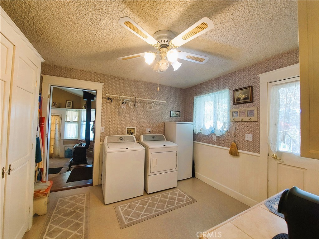 https://media.crmls.org/medias/b2e3110a-d06b-4b5f-8a2f-650a91edd69e.jpg?preset=X-Large
