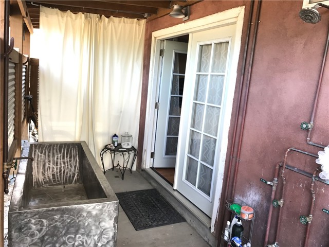 10161 Foothill Boulevard, Sylmar CA: https://media.crmls.org/medias/b2e39863-3064-4cd2-a0f4-75289b6ac17f.jpg