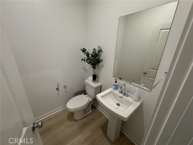 Detail Gallery Image 8 of 39 For 2243 Yuzu St, Corona,  CA 92883 - 5 Beds | 3/1 Baths