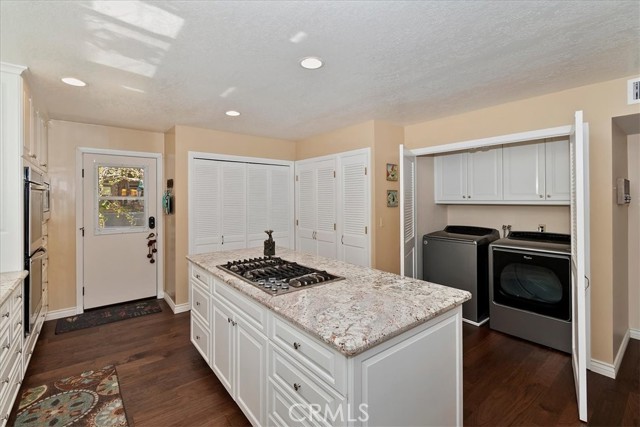 Detail Gallery Image 24 of 49 For 28065 Peninsula, Lake Arrowhead,  CA 92352 - 4 Beds | 3/1 Baths