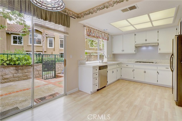 22 Matisse Circle, Aliso Viejo CA: https://media.crmls.org/medias/b2e5a3c3-83c5-47e5-946c-4224ec212e6b.jpg