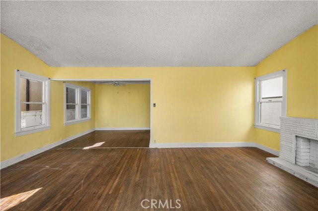 Detail Gallery Image 4 of 17 For 131 Santa Ana Ave, Long Beach,  CA 90803 - 2 Beds | 1 Baths