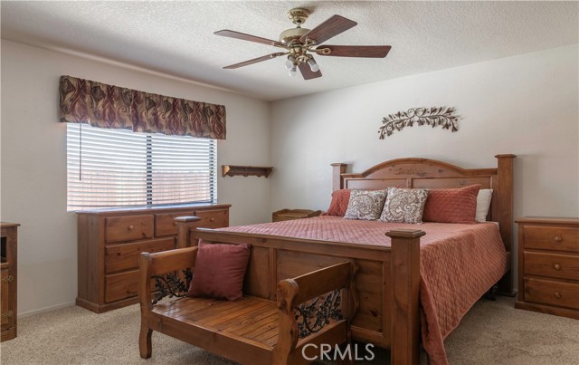 12386 Pawnee Road, Apple Valley CA: https://media.crmls.org/medias/b2e7f30c-5fe3-4c4a-a36c-d513f25e8448.jpg