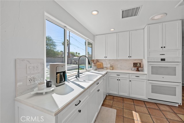 642 S Mountain View Drive, Palm Springs CA: https://media.crmls.org/medias/b2e926b9-acda-4afb-bb91-4b0d0ecab9ef.jpg